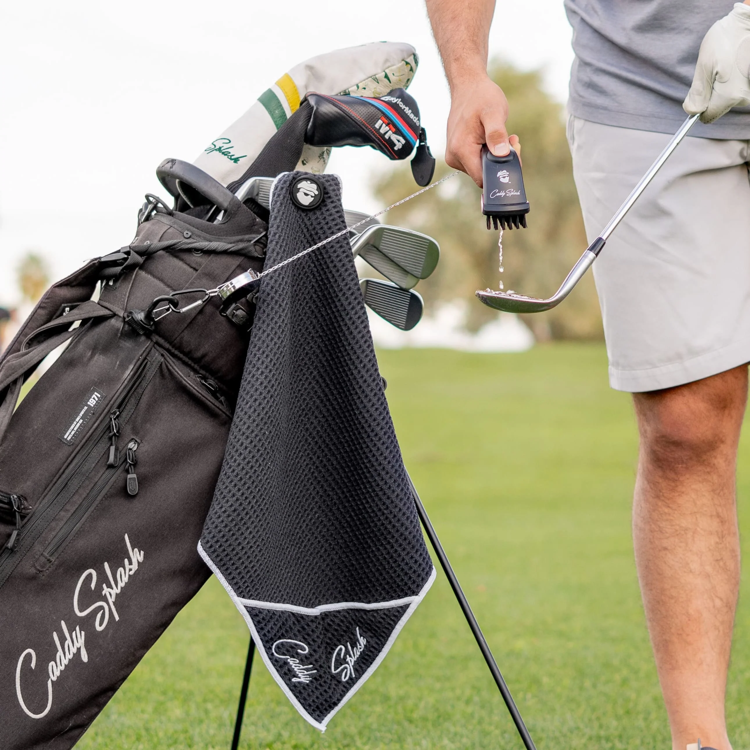 Magnetic Golf Towel with Ball Pocket - Black - Image 5